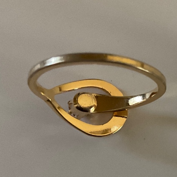 Avon Gold-Tone Teardrop Ring with Clear Crystal – Size 5 & Green Band Ring - Picture 8 of 8